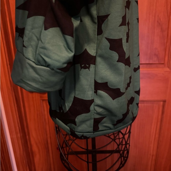 Long Sleeve Unbranded Crew Neck Bat Shirt, Green and Black, Extra Large - Picture 5 of 8